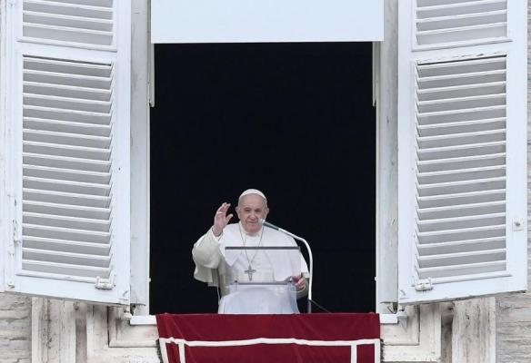 Papa Francisc a numit "egoiste" cuplurile care aleg animale de companie în loc să aibă copii