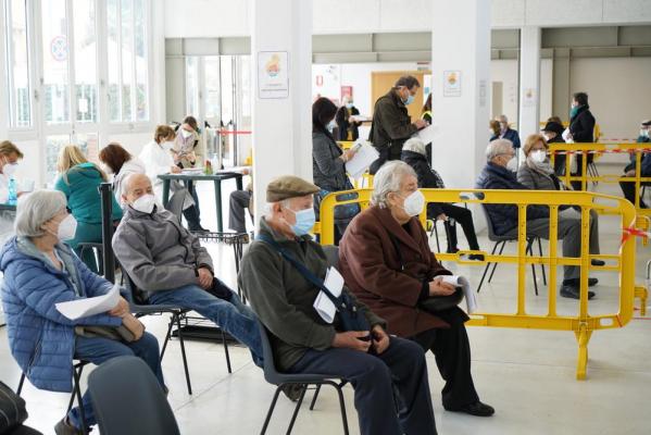 Vaccinarea persoanelor peste 60 de ani ar putea deveni obligatorie
