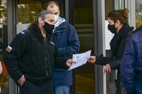 Bulgaria înăspreşte condiţiile de intrare în ţară: test PCR negativ obligatoriu pentru cei care vin din zona roşie