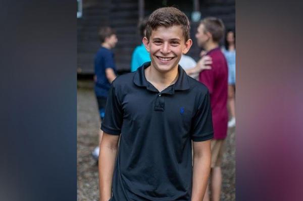 "Am pierdut un tânăr minunat". Durere fără margini, după ce un adolescent și-a rupt gâtul și a murit după un meci de hochei