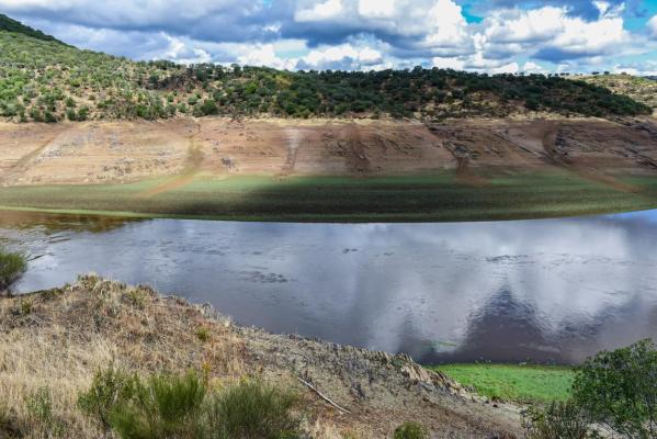 Tânăr român de 19 ani, găsit mort pe malul unui lac de acumulare din apropiere de Madrid. Plecase la scăldat, dar n-a mai ieşit din apă