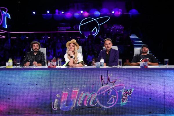 iUmor. Răzvan Simion s-a alăturat juriului, roast-ul primit l-a făcut să izbucnească în lacrimi