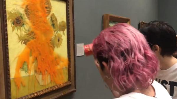 Protest inedit la o galerie de artă din Londra. Activiștii au aruncat cu supă peste un tablou pictat de Vincent van Gogh