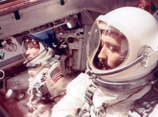 Astronautul James McDivitt, comandant în misiunile Gemini și Apollo, a murit la 93 de ani