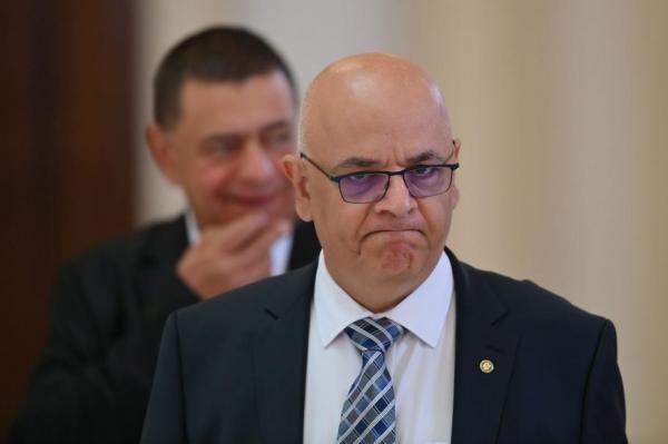 Arafat anunţă că pompierii, jandarmii şi poliţiştii merg din casă în casă la Roşia Montană pentru a le explica oamenilor că trebuie să plece din zonă