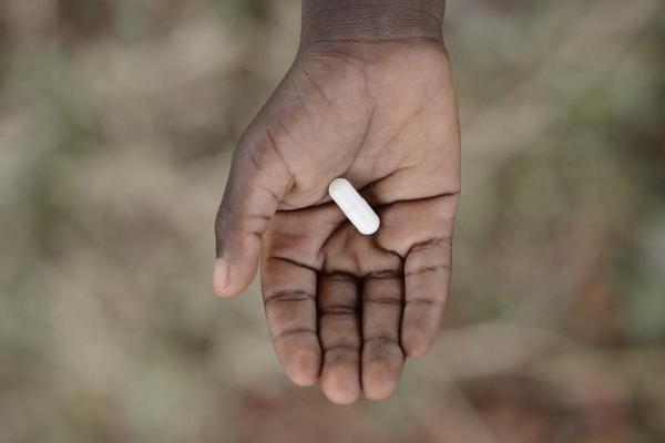 Zimbabwe a devenit prima ţară din Africa şi doar a treia din lume care aprobă un vaccin împotriva virusului HIV. Reacţia OMS