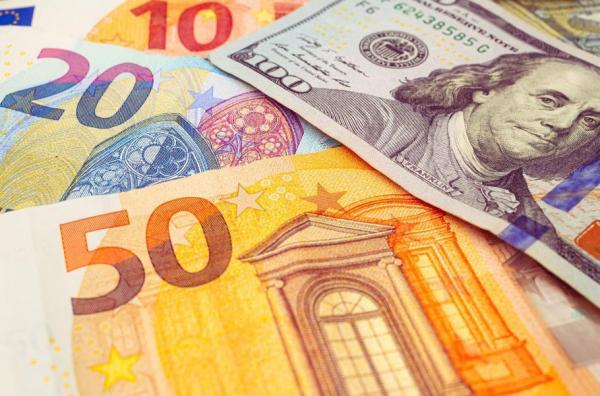 Dolarul, din nou sub euro. Moneda americană continuă să se deprecieze. Curs BNR 26 octombrie 2022