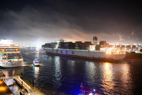 Scholz permite chinezilor să folosească cel mai mare port al ţării. Nemţii sunt revoltaţi, guvernul se apără: nu am vândut portul, doar o mică parte dintr-un terminal