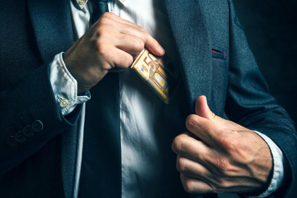 Mită de 3.500 de euro pentru admiterea la Şcoala de Poliţie