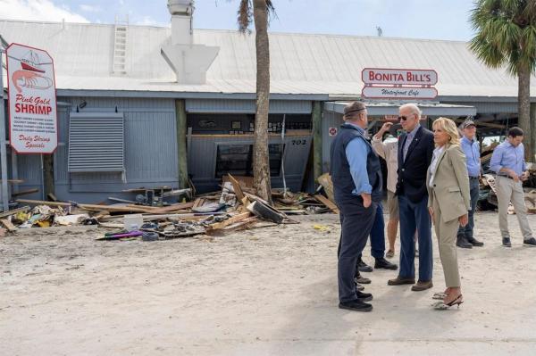 Peste 100 de oameni au murit din cauza uraganului Ian în SUA