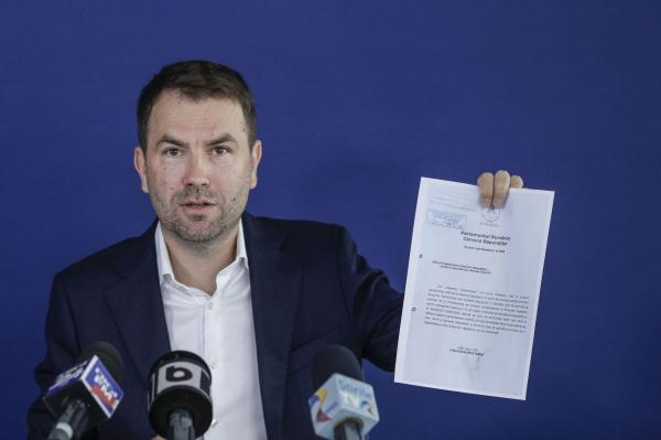 Afacerea "BMW-uri pentru poliţie". Drulă: "Ciocoiul Bode minte cum respiră pentru că simte că se strânge laţul"