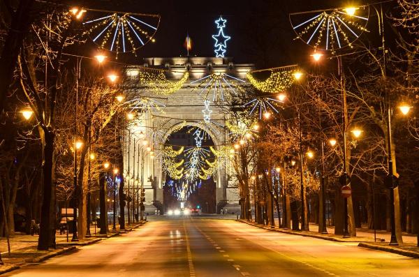 Când se aprind luminiţele în Bucureşti în 2022