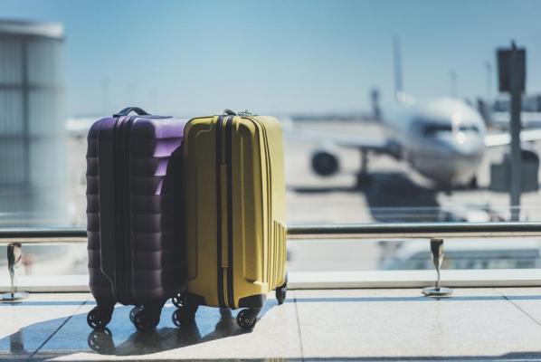 Descoperire neaşteptată în bagajul unui bărbat pe aeroportul din Cluj: Peste 150 de cartuşe