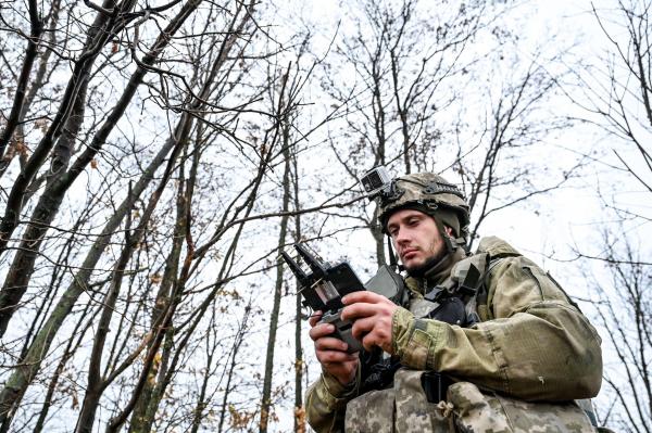 Soldat pe front în Ucraina