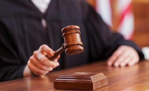 Ar fi luat 40.000 lei mită pentru a permite în ţară măşti neconforme din China