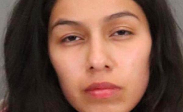 Mamă din SUA, acuzată că şi-a sufocat bebeluşul de 8 luni în timp ce-l alăpta. Ar fi încercat să facă același lucru și cu geamăna micuței