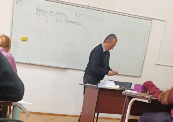 Fost lider al lumii interlope din Turda, profesor de matematică la un liceu din oraș. Inspectoratul neagă că acesta ar preda