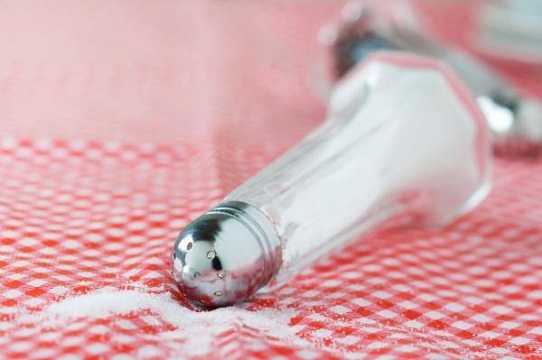 AUR vrea să interzică sarea iodată în România. A depus la Senat un proiect de lege