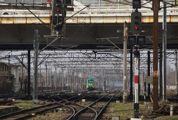 Trei tineri din Constanța, la furat de motorină dintr-un tren de marfă