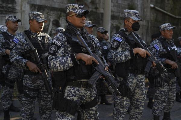 Ţara care şi-a arestat 2% din populaţia adultă după ce preşedintele a declarat "război" bandelor