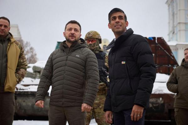 Londra va livra Ucrainei importante cantităţi de muniţie pentru artilerie