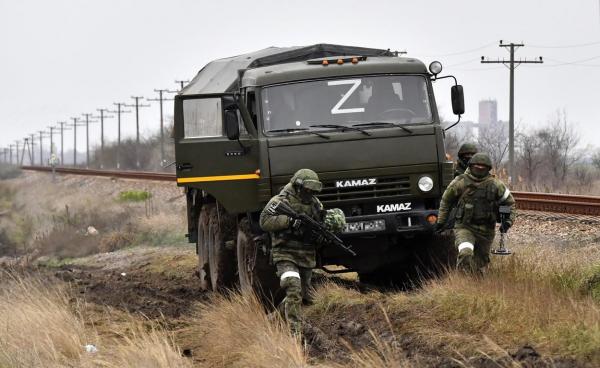 Soldați ruși care își pregătesc retragereaa