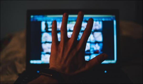 "Erau copii foarte mici, chiar și de un an". Polițist rutier arestat pentru pornografie infantilă, în Italia. Avea peste 200.000 de fișiere stocate pe computer