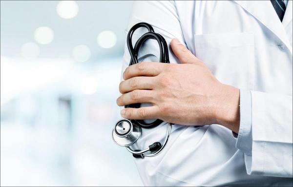 Şapte medici de la Spitalul Judeţean din Galaţi, trimişi în judecată pentru ucidere din culpă: victima, lăsată să aștepte în frig deşi era în stare gravă