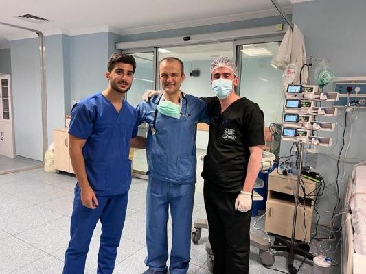 Medici români, în patru misiuni în Irak pentru a salva copii cu malformaţii cardiace: "Poliţia militară era pe străzi cu puşti, mergeam însoţiţi"