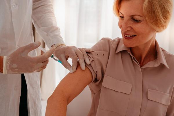 Pacienţii cu boli cronice vor beneficia de vaccinuri compensate. Ministrul Sănătăţii: "Am făcut un pas mare"