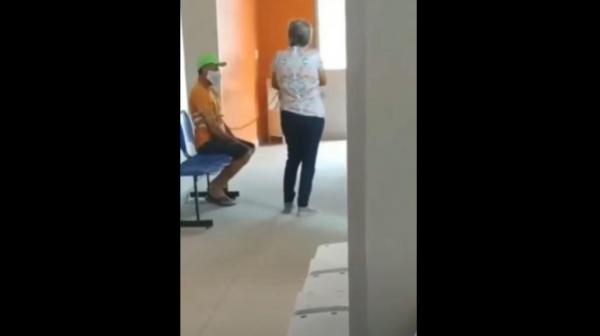 O femeie sătulă de refuzurile soţului anti-vaxxer l-a legat cu o frânghie şi l-a târât la centrul de vaccinare