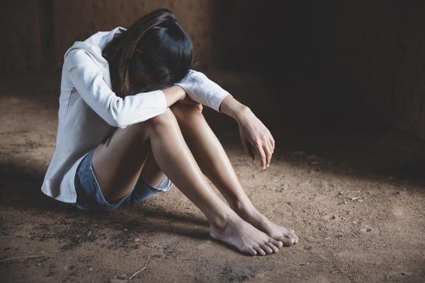 fată abuzată - ilustrație