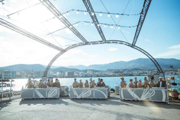 Chefi fără limite, filmat în cele mai spectaculoase locații din Grecia. Premiera: luni, marţi şi miercuri, de la 20:30, la Antena 1