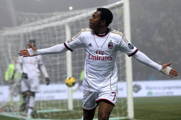 Mandat internaţional de arestare pe numele lui Robinho. Fotbalistul se află în Brazilia şi este acuzat de viol în grup