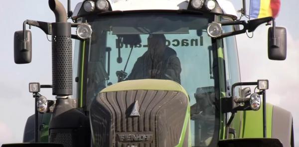Tractoriştii de "la ţară" pot câştiga cât IT-iştii de la oraş. Tinerii nu vor să lucreze în agricultură şi preferă să plece în străinătate