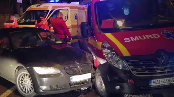 Un copil de 5 ani şi mama lui, răniţi într-un accident din Constanţa. SMURD-ul trimis la intervenţie, lovit de o maşină