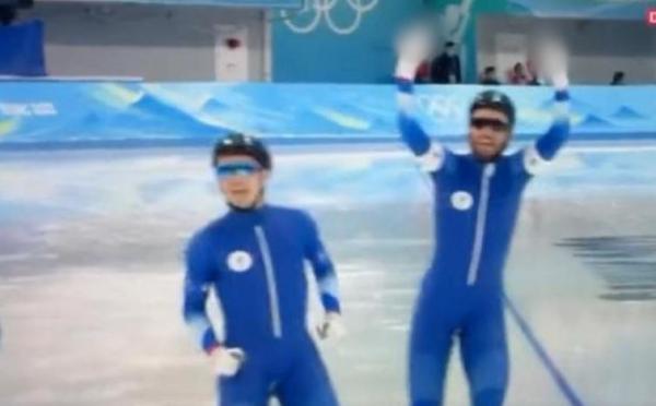 Un patinator rus şi-a fluturat degetele mijlocii după ce a câştigat semifinala cu SUA, apoi a cerut ieratre - VIDEO