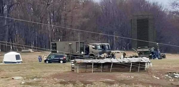 Tabără militară instalată peste noapte în Botoşani, la graniţa României cu Ucraina. Supraveghere aeriană, realizată cu un radar mobil - FOTO