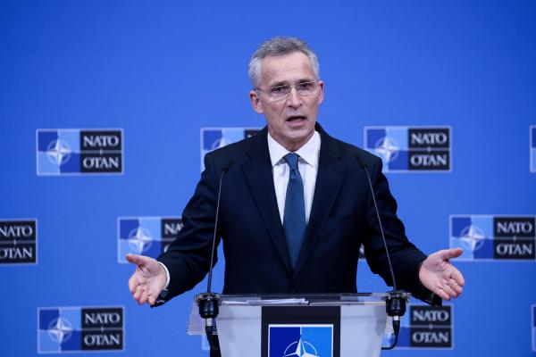 Rusia "încearcă să pună în scenă un pretext pentru a invada din nou Ucraina", acuză șeful NATO