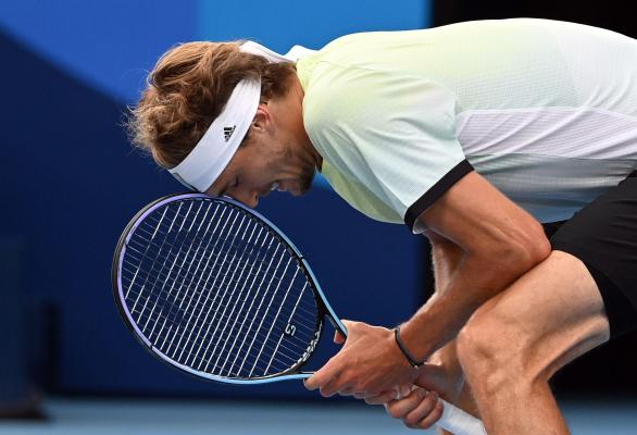 Reacţia lui Alexander Zverev după ce a lovit violent scaunul arbitrului și a fost dat afară de la turneul din Acapulco
