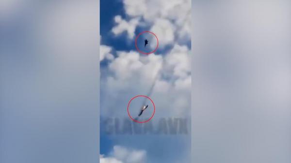 Imaginile publicate de Ministerul de Interne Ucrainean, cu pilotul care doboară un avion rusesc, false