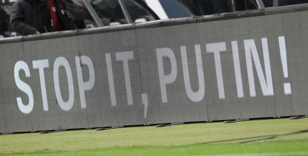 Rușii, sancționați și de FIFA. Fără meciuri internaționale în Rusia, nu se va folosi drapelul țării şi nu se va intona imnul