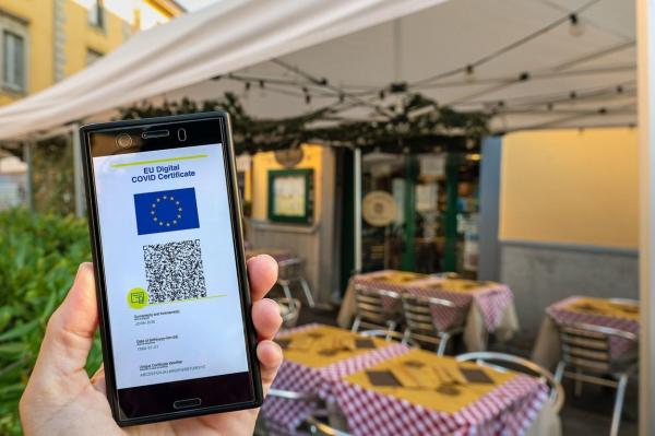 Cehia renunţă la obligaţia prezentării certificatului verde pentru a intra în restaurante sau la evenimente
