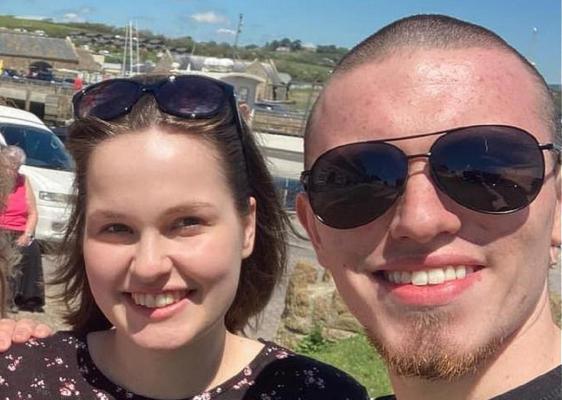 Moarte învăluită în mister: Doi tineri au fost găsiţi fără viaţă, după ce ar fi făcut un pact de sinucidere, într-o rezervaţie din Anglia