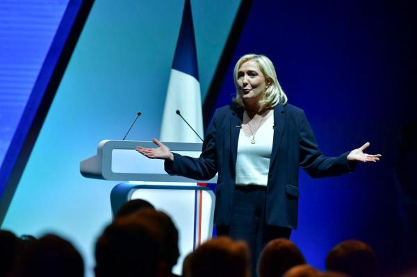 Marine Le Pen a anunţat că va scoate Franţa din NATO dacă va câştiga alegerile prezidenţiale