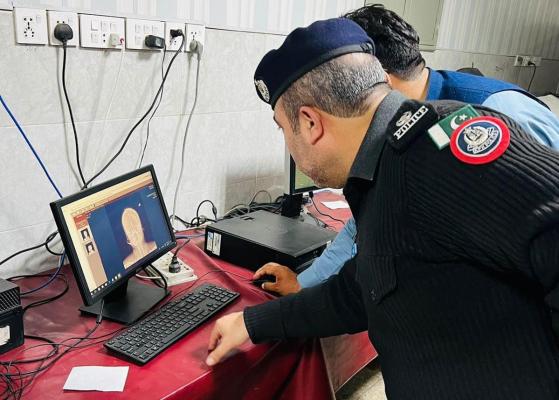 Nebunie în Pakistan. Metoda violentă prin care un vraci a asigurat o femeie însărcinată ca va naște băiat