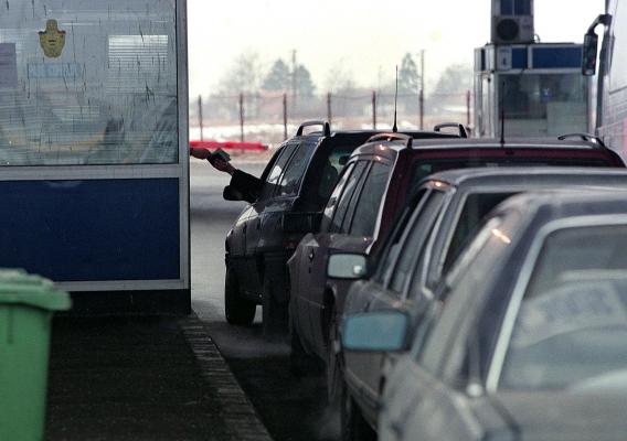 Părinți români, prinși în vamă la Cenad cu cei trei copii ai lor ascunși în portbagajul mașinii