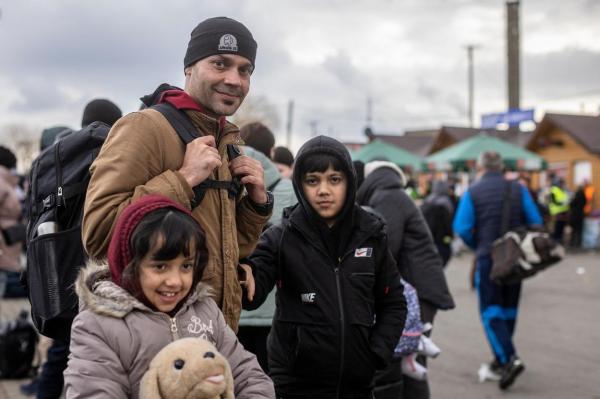 Un refugiat afgan în Ucraina a fugit cu familia în Polonia, după invazia Rusiei: "Chiar am ghinion"