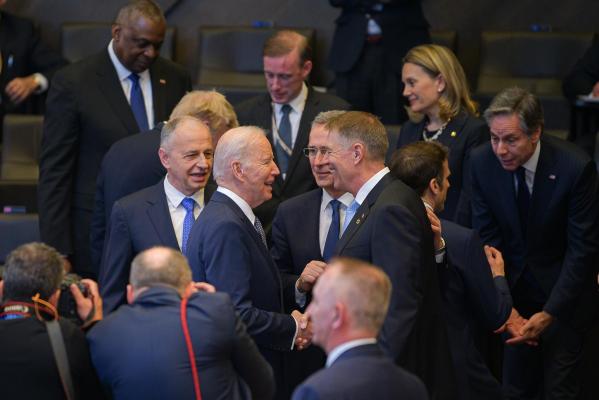 Klaus Iohannis s-a întâlnit cu Joe Biden la summitul NATO de la Bruxelles