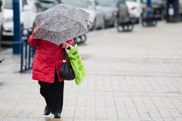 Alertă de vijelii în București și 21 de județe. Meteorologii anunță rafale puternice de vânt, în următoarele ore